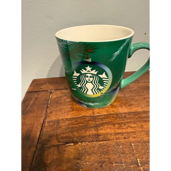 Starbucks Christmas Holiday mug from 2020. 18 oz - Picture 2 of 4
